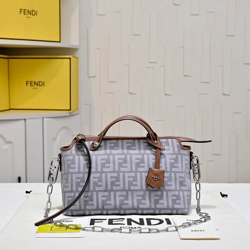 Fendi Crossbody Bag 26x18cm