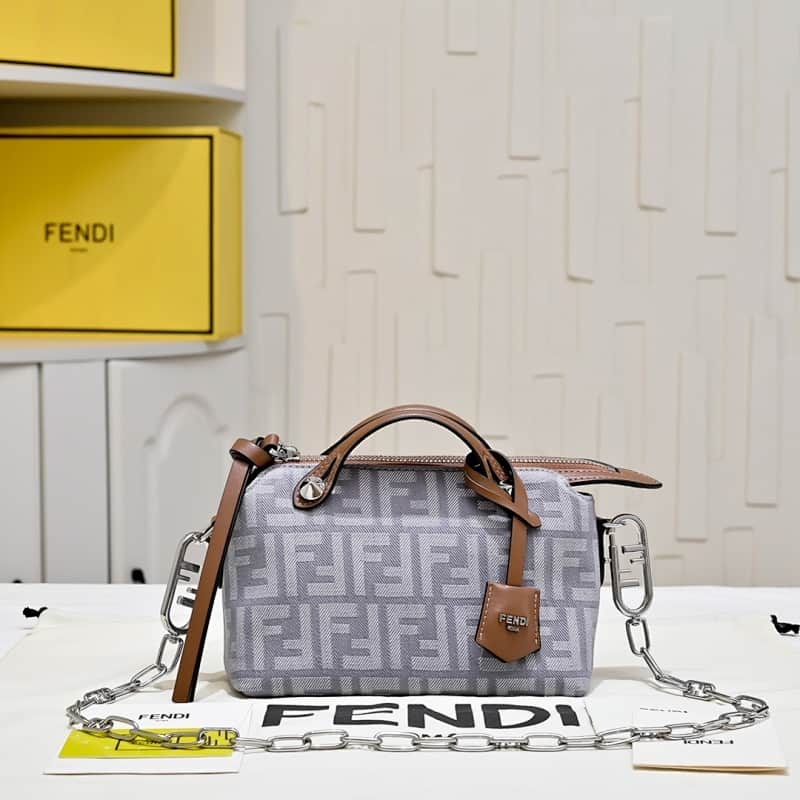 Fendi Crossbody Bag 20x13cm