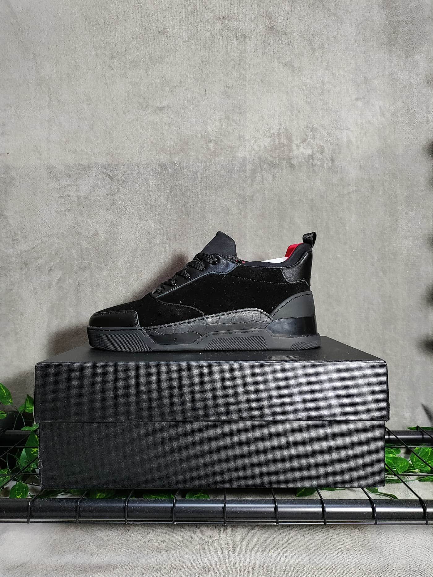 Louboutin negrii