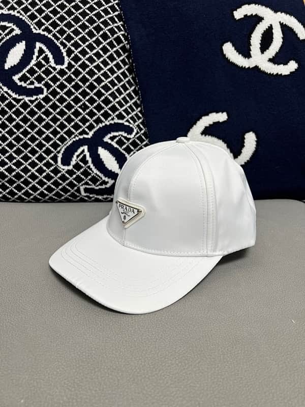 15♡Prada Cap