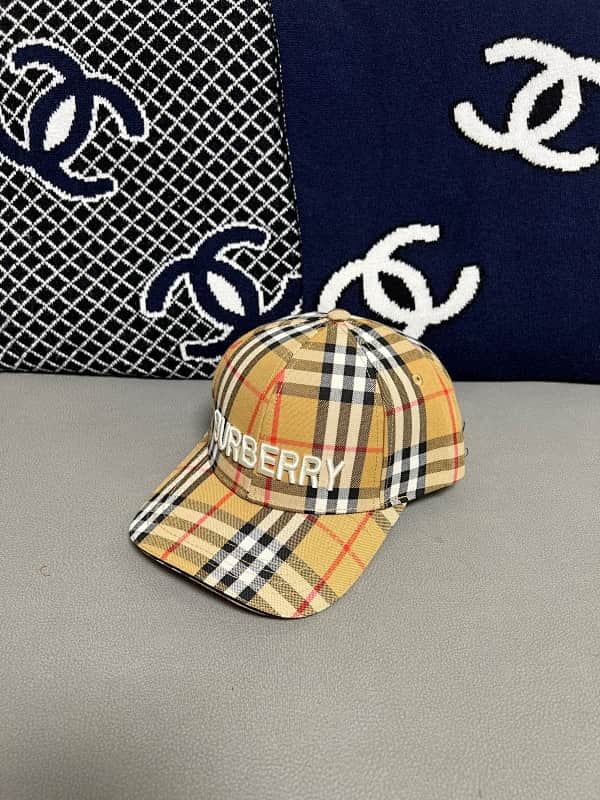 10♡Burberry Cap