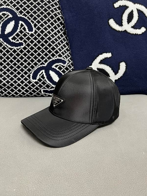 15♡Prada Cap