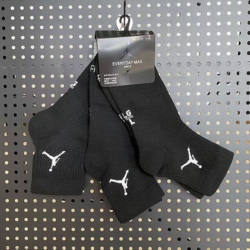 7 ♡(3 Pairs ) Air Jordan Socks Size M L