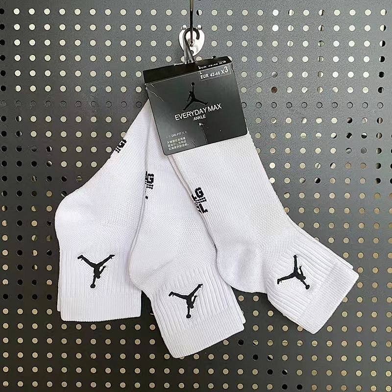 7 ♡(3 Pairs ) Air Jordan Socks Size M L