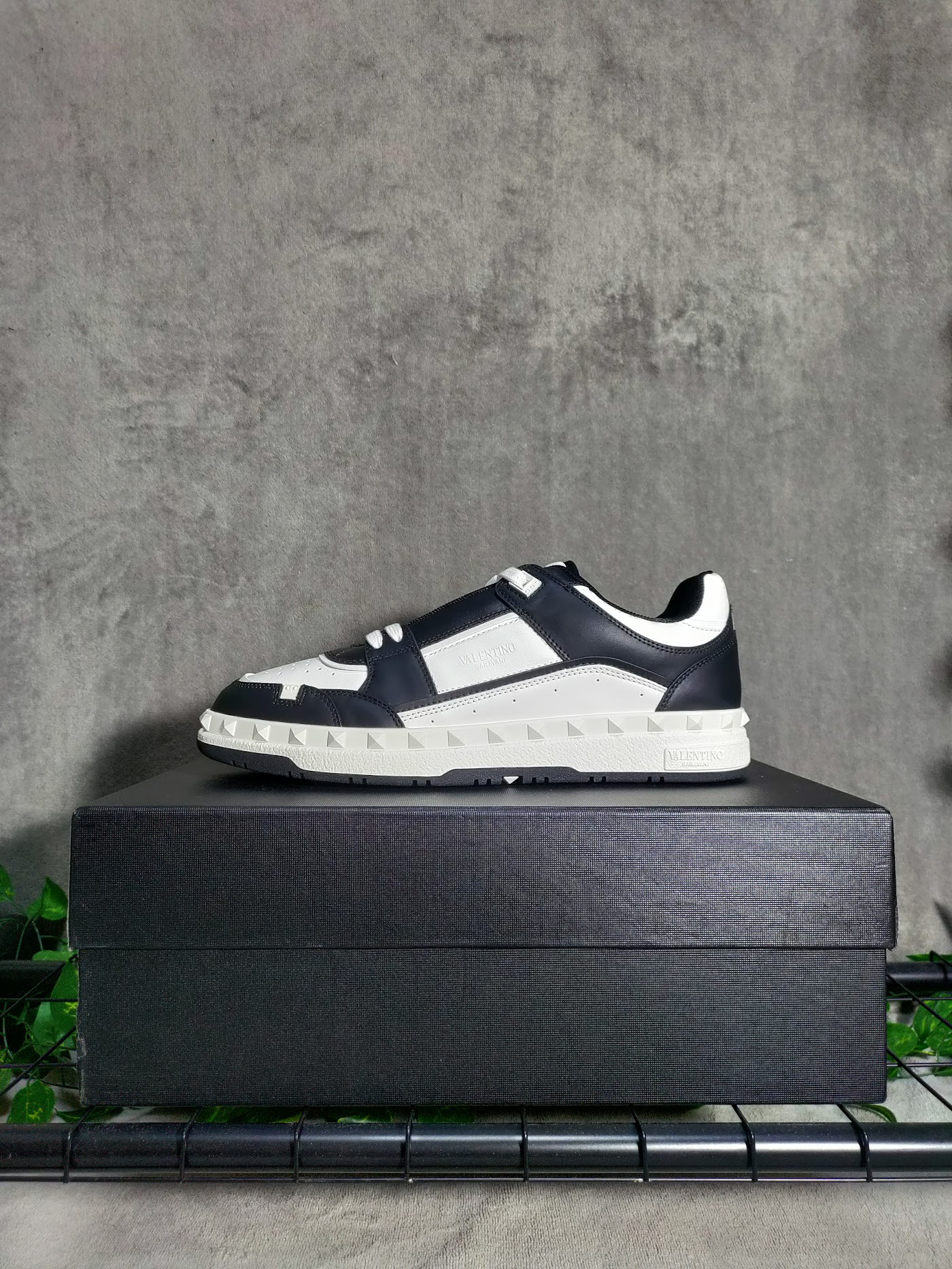 Valentino Garavani alb-negru